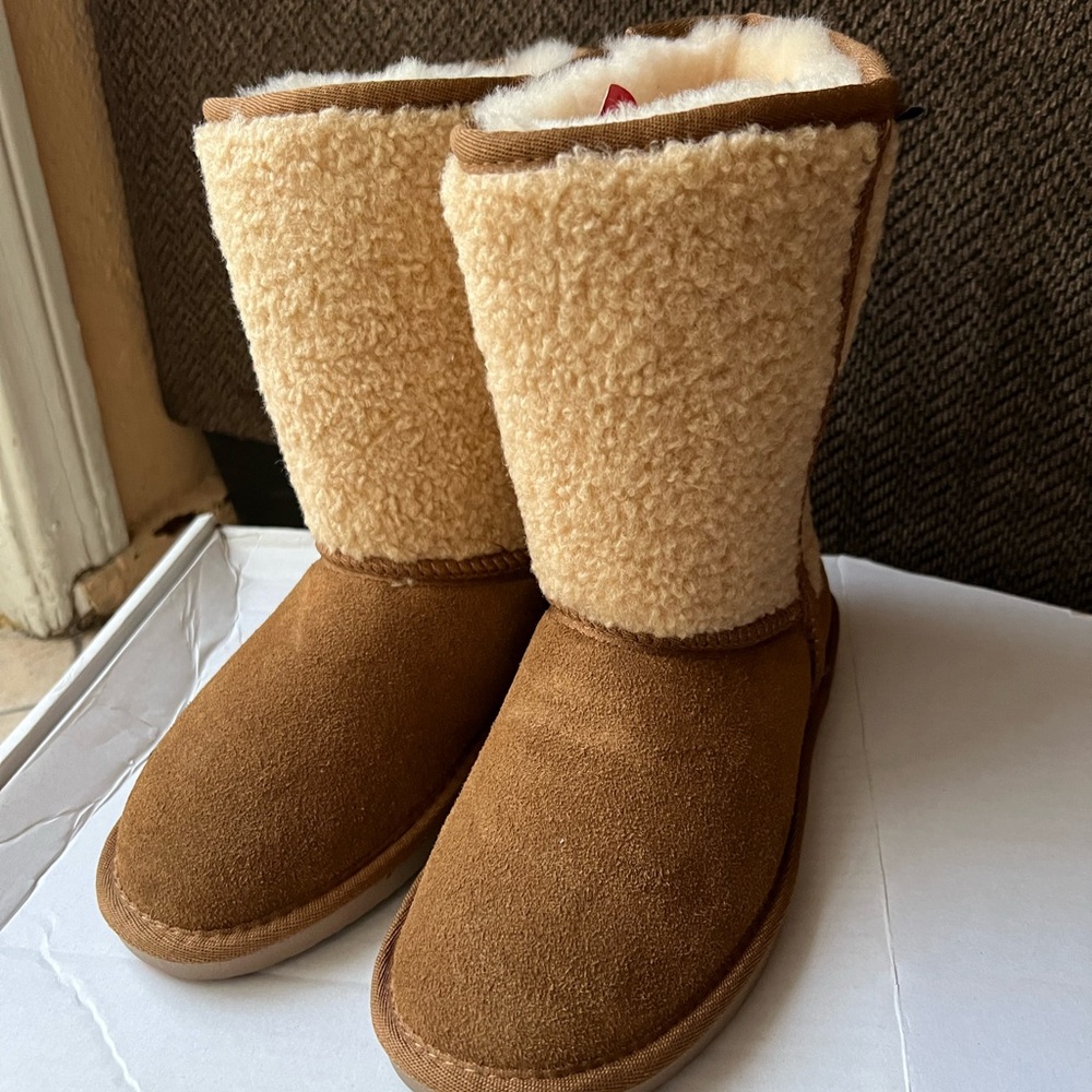 Minnetonka Cozy Brown Boots